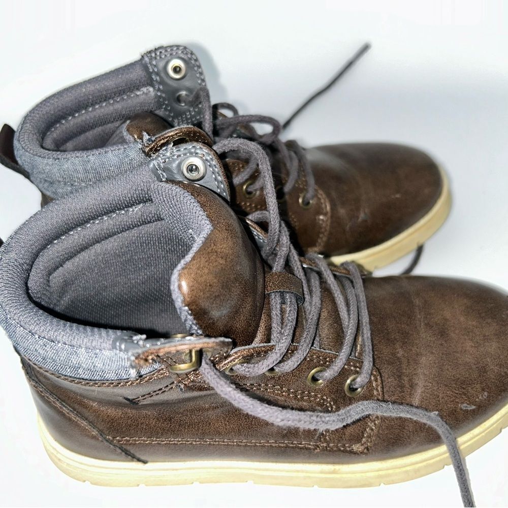 Cat&Jack boys boots, brown, size 2 - Picture 3 of 5